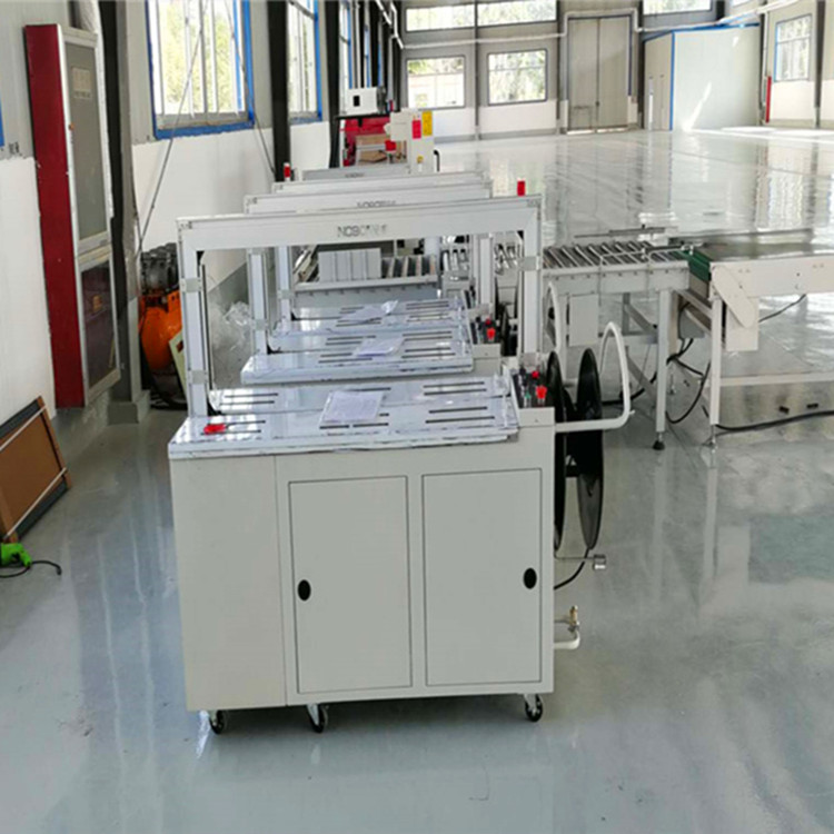 如何操作打包機的帶槽方位呢？